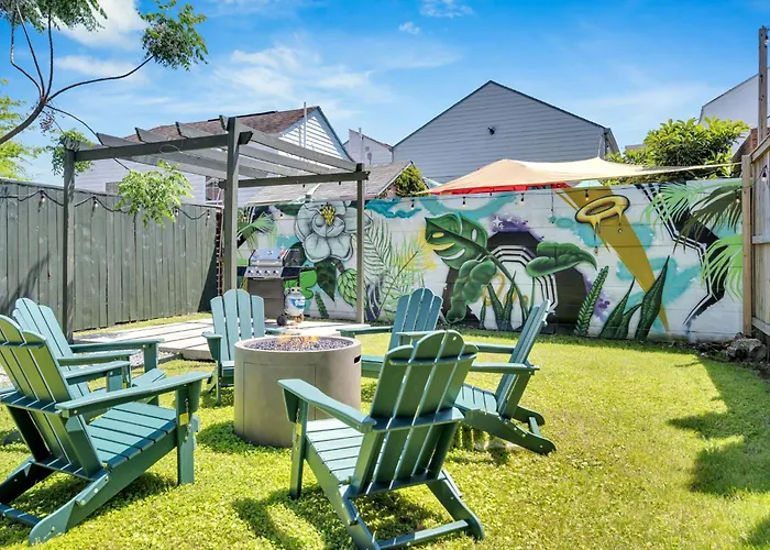 5Br Home, Perfect Backyard & Near Superdome