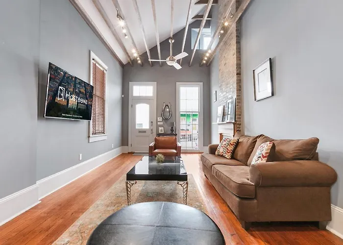 Cozy And Charming House Close To St Charles Ave