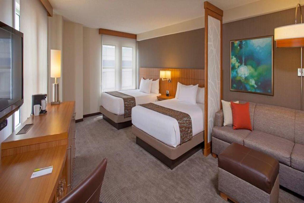 Hyatt Place Convention Center 3*