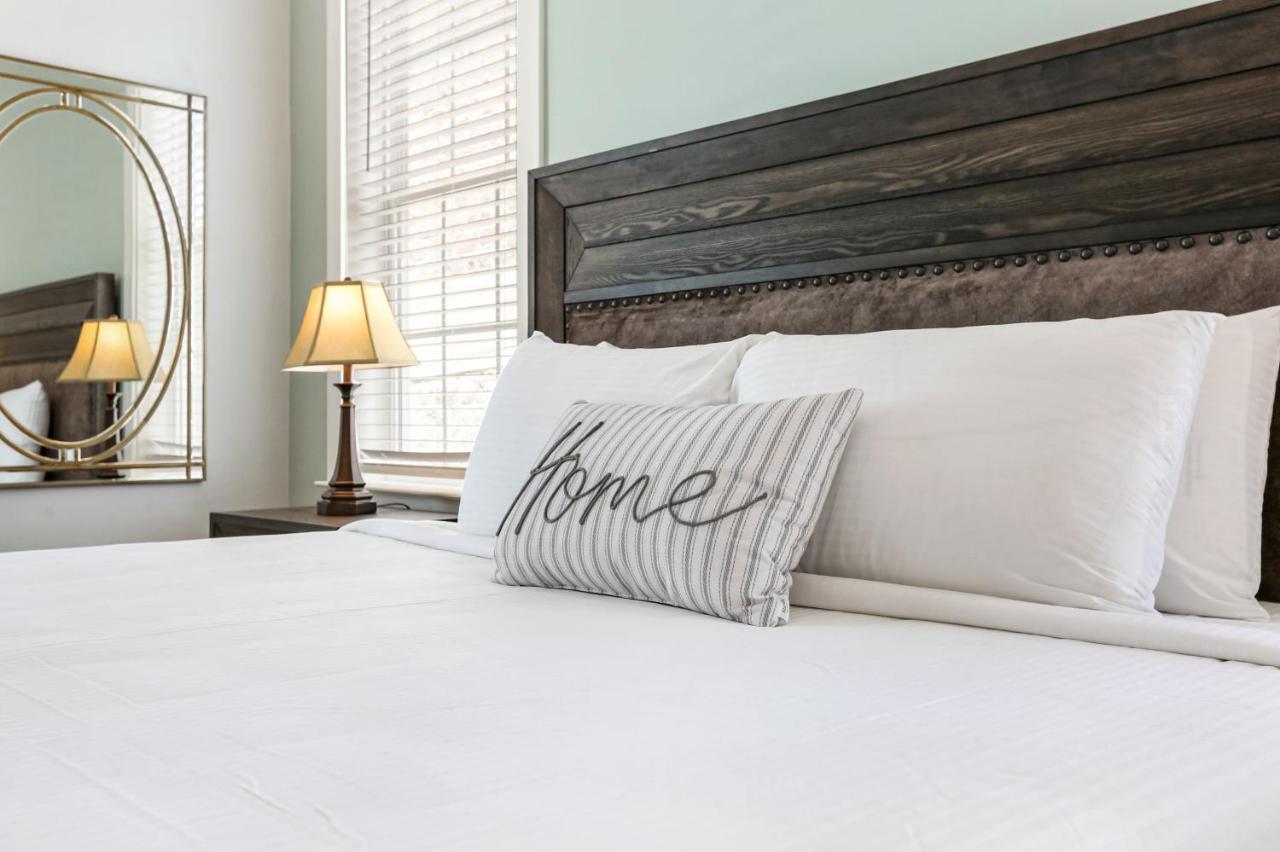 Hosteeva Brand New With A Pool Steps To St Charles Ave