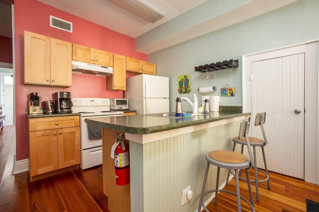 Apartment Parrot Palace