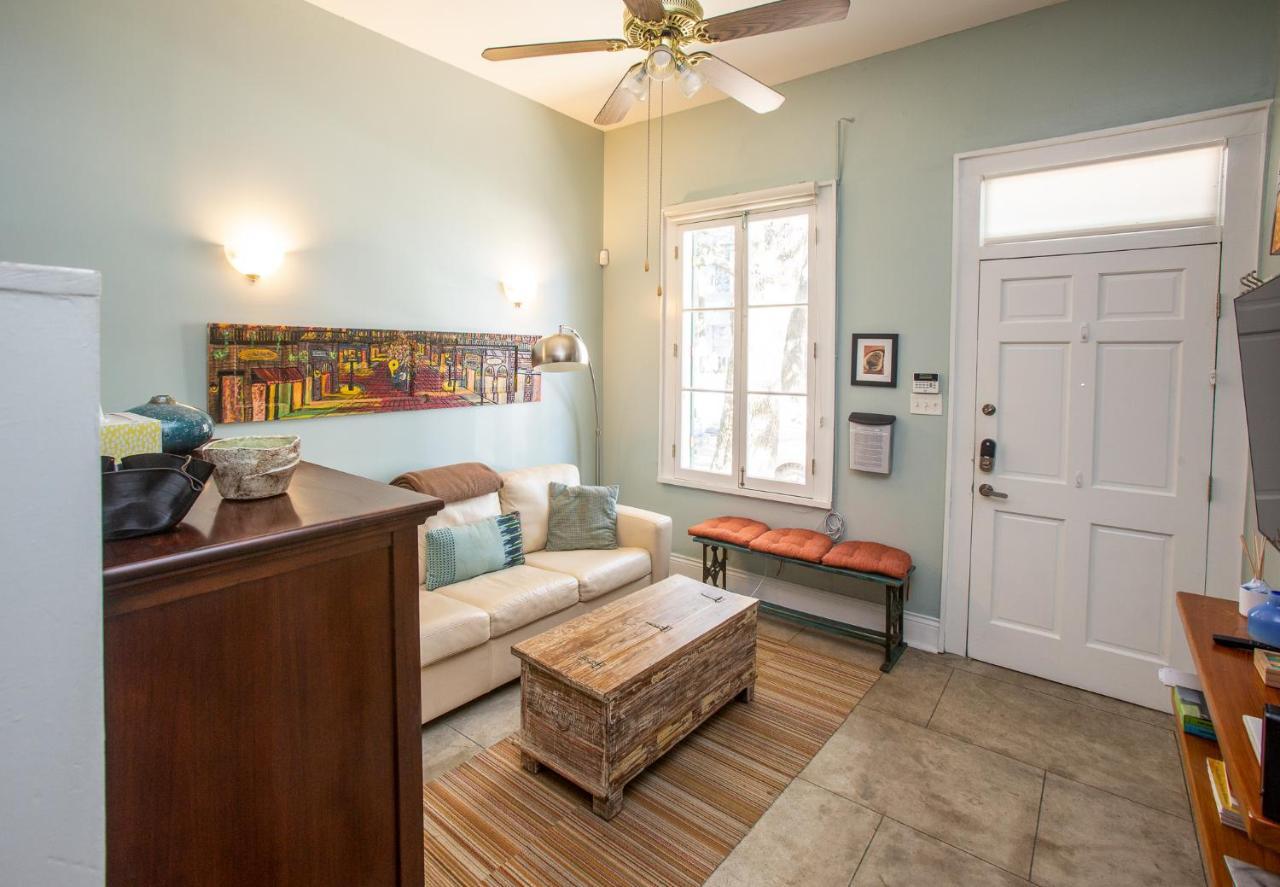Parrot Palace Apartment