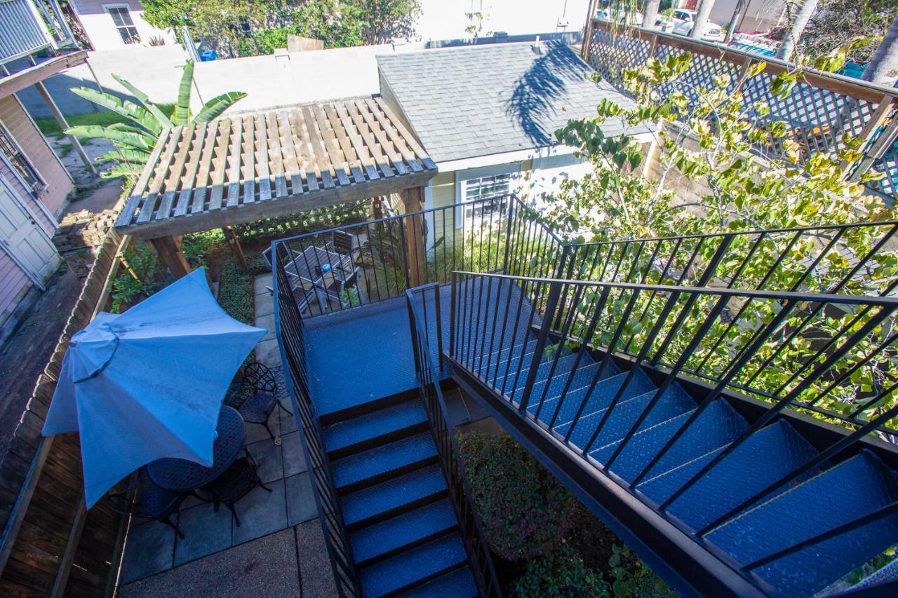 Parrot Palace Apartment