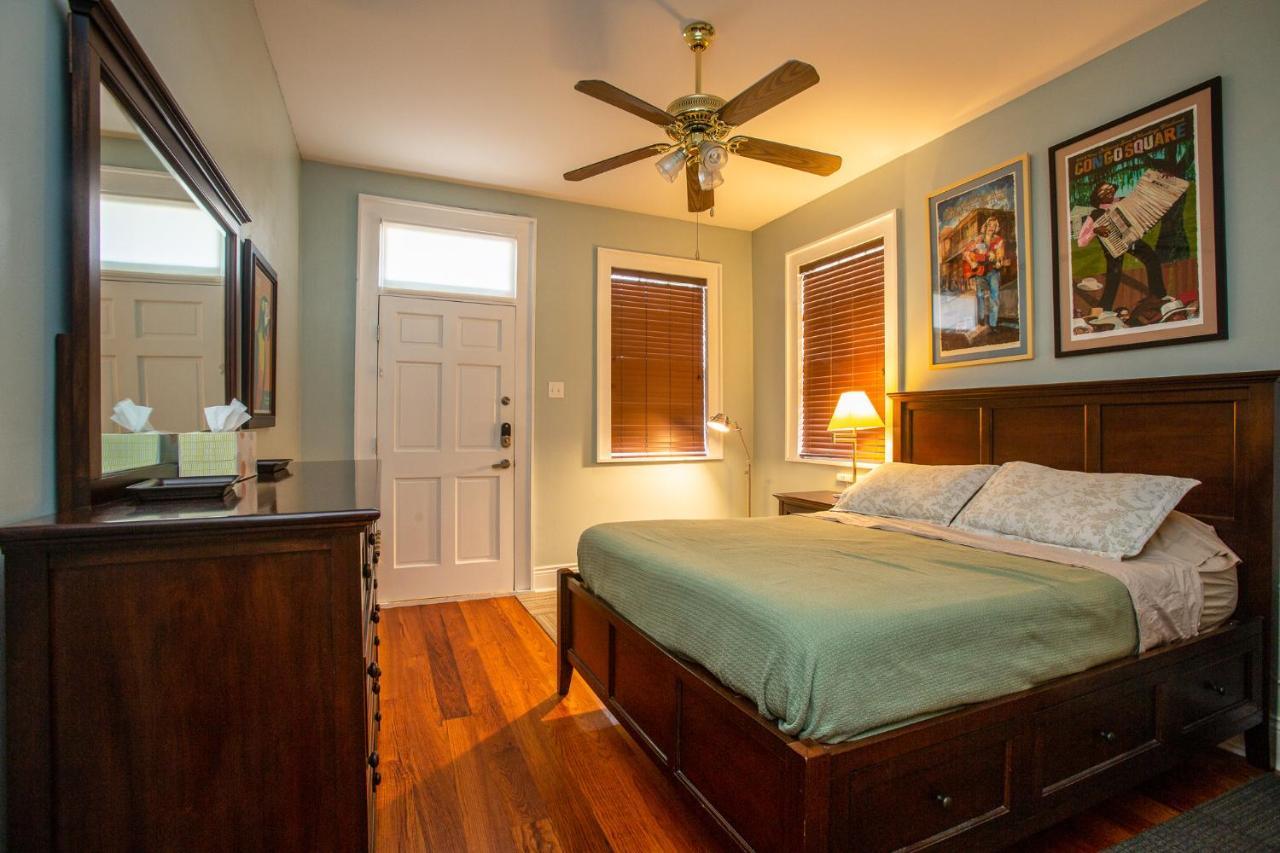 Parrot Palace Apartment *