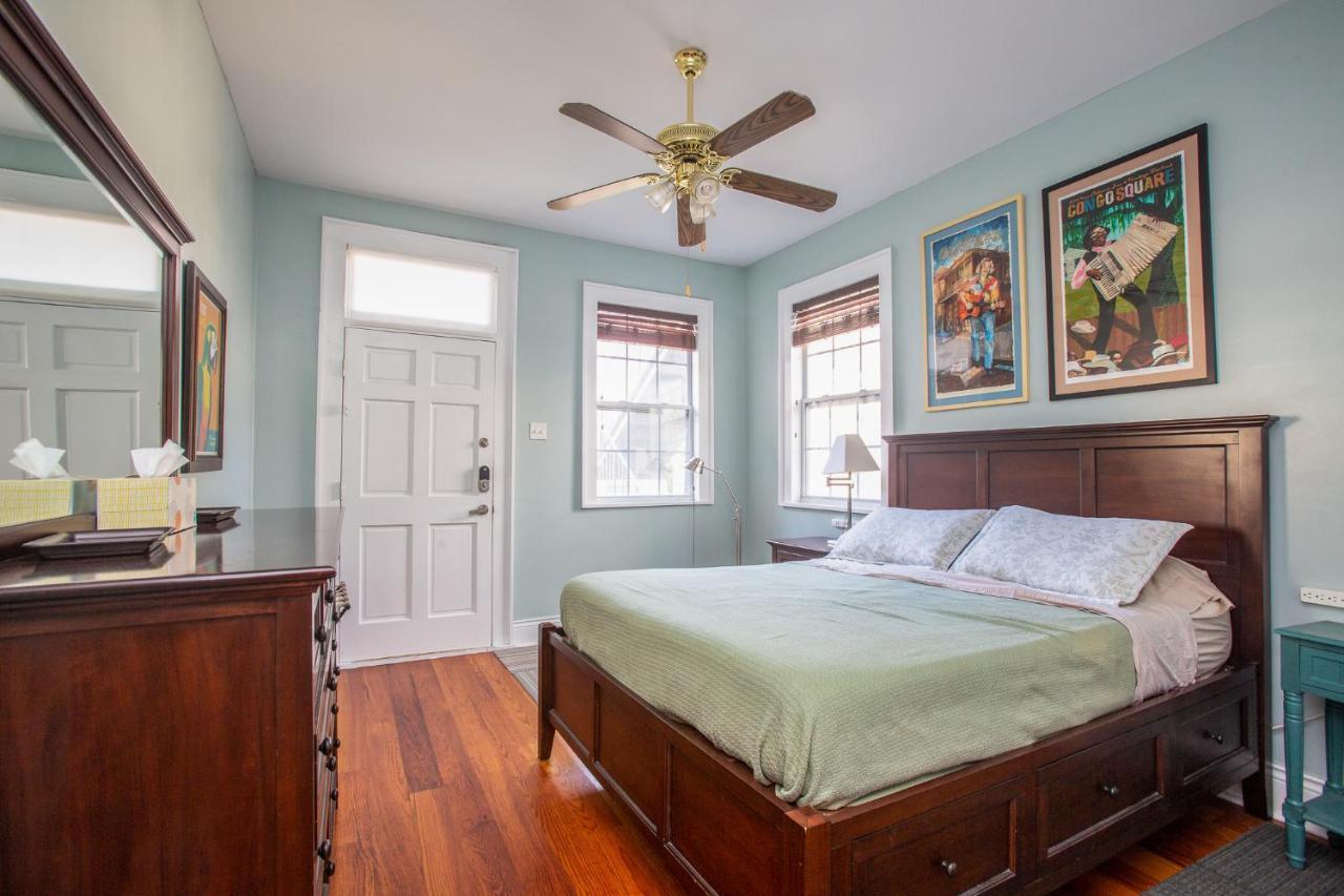 Parrot Palace Apartment *
