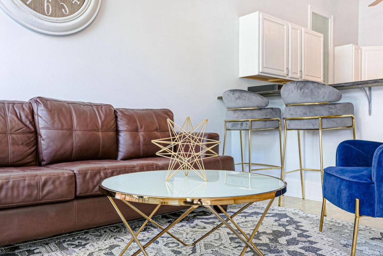 Hosteeva Modern Steps To St Charles Ave & Close To Fq Apartment *