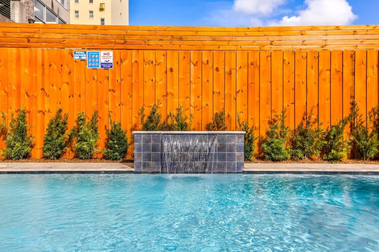 Hosteeva Modern Steps To St Charles Ave & Close To Fq Apartment
