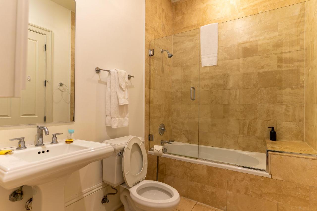 Catahoula 3* New Orleans