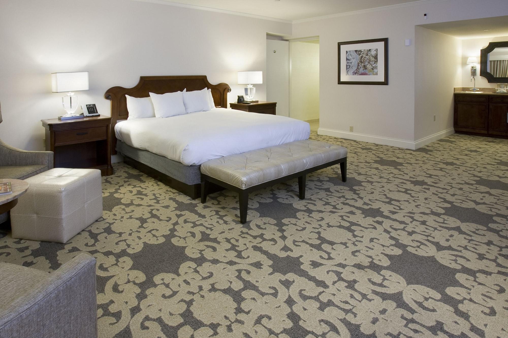 Hilton Riverside Hotel 4*