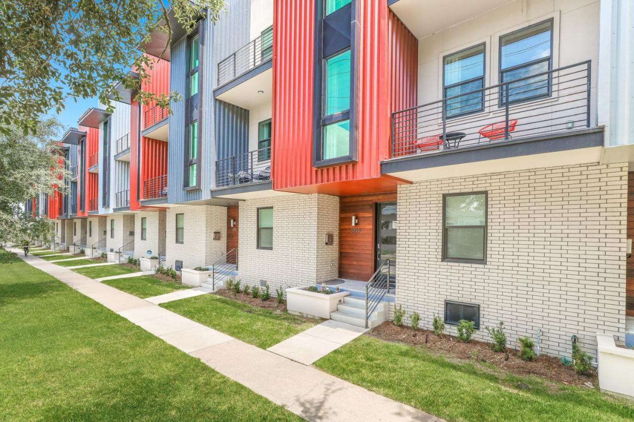 Amazing New Construction With Balconies Holiday home