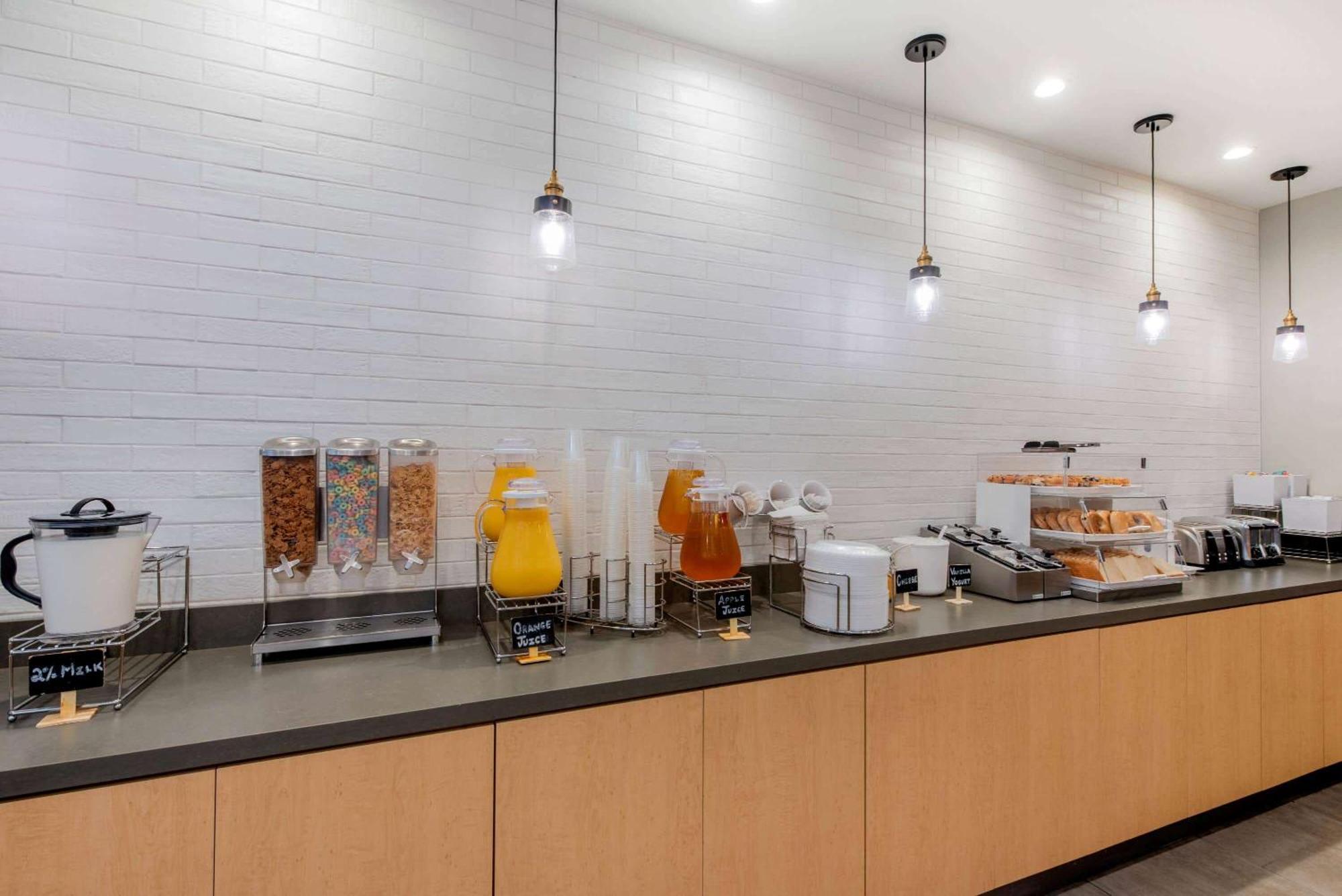 Hotel La Quinta & By Wyndham Downtown