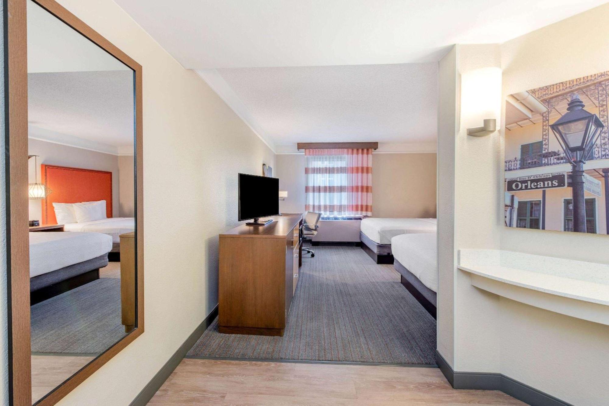 La Quinta & By Wyndham Downtown Hotel