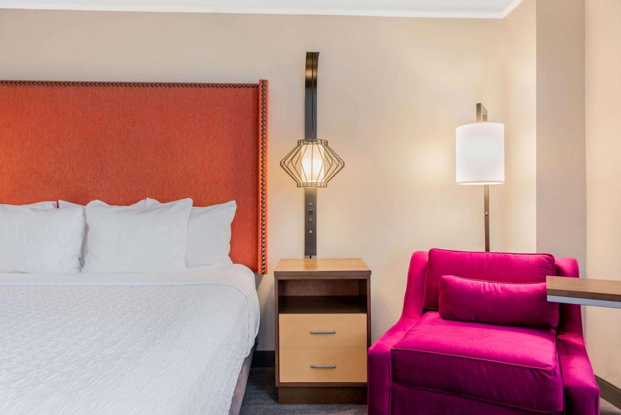 Hotel La Quinta & By Wyndham Downtown