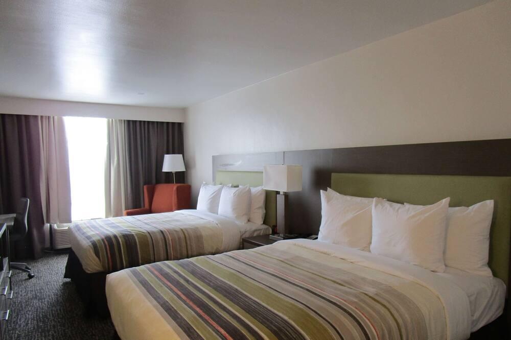 Country & By Radisson, I-10 East, La