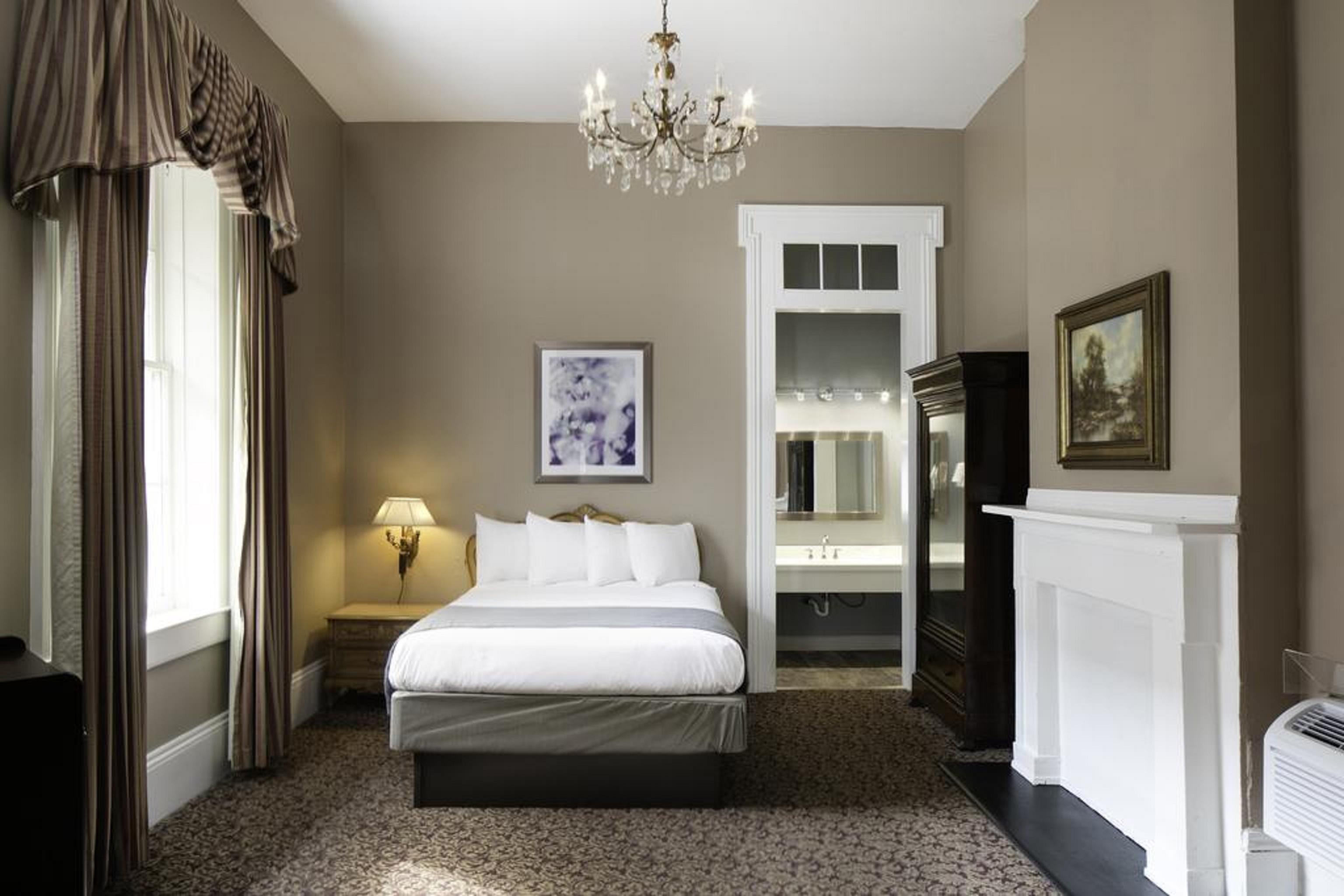 Maison Saint Charles Hotel 3*
