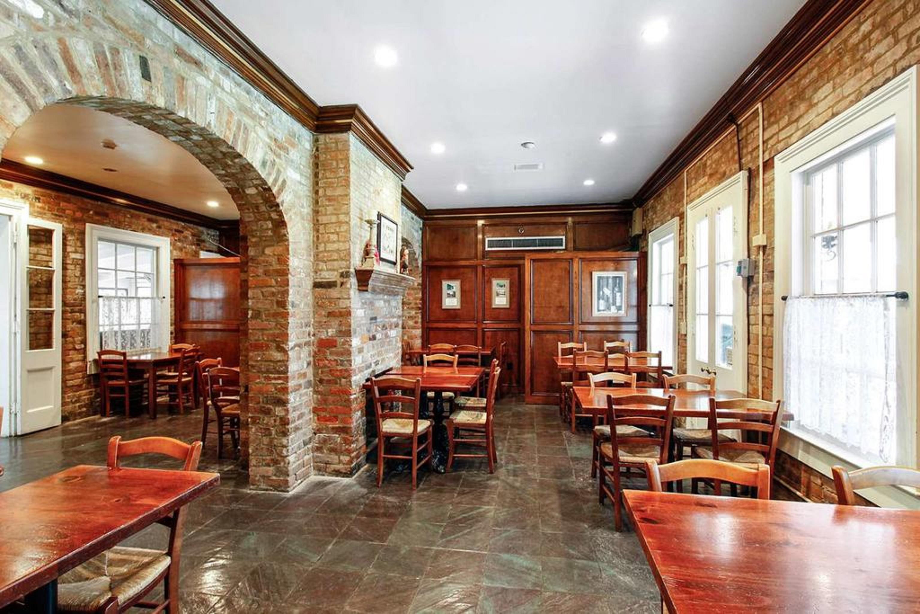 Maison Saint Charles New Orleans