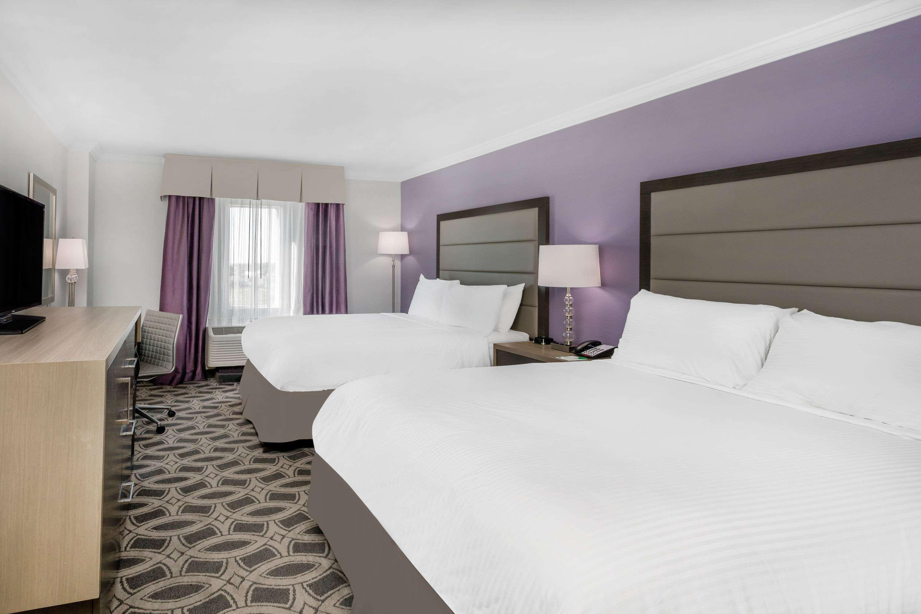 Hotel Express By Marriott 1-10