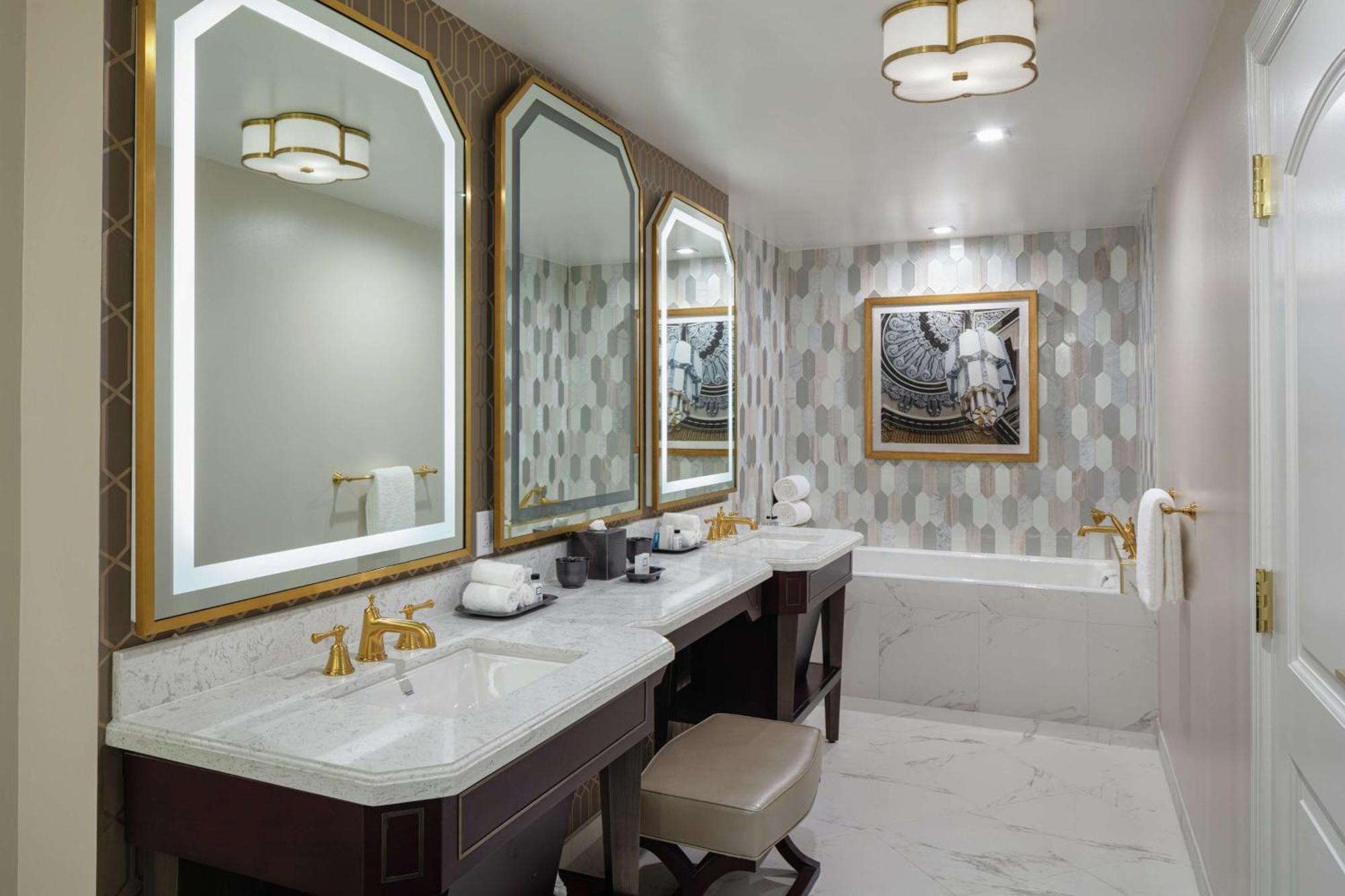 The Higgins New Orleans, Curio Collection By Hilton 4*