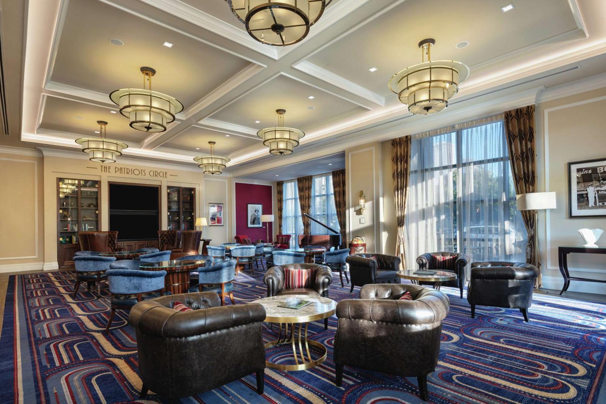 Hotel The Higgins New Orleans, Curio Collection By Hilton