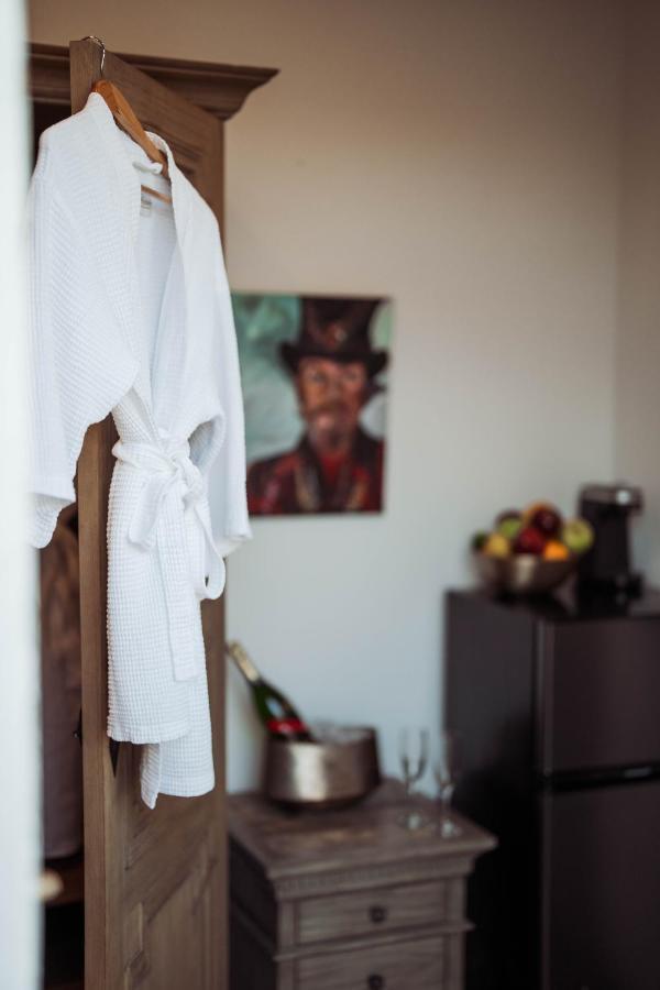 Royal Frenchmen And Bar Hotel 4*