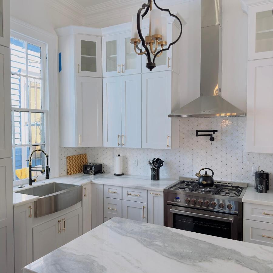 Walk To French Quarter Canal Homestay *