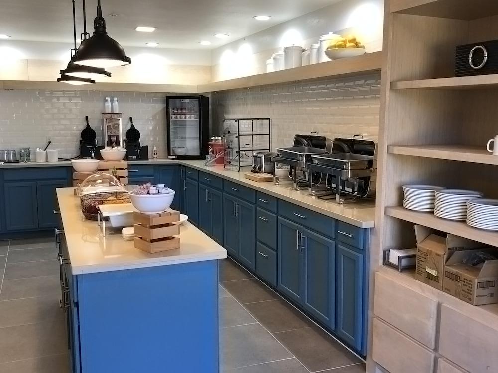 Hotel Country & By Radisson, I-10 East, La