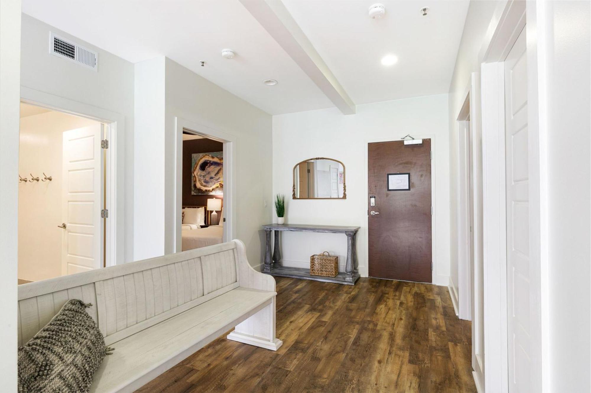 Festive 4br In The Heart Of Nola
