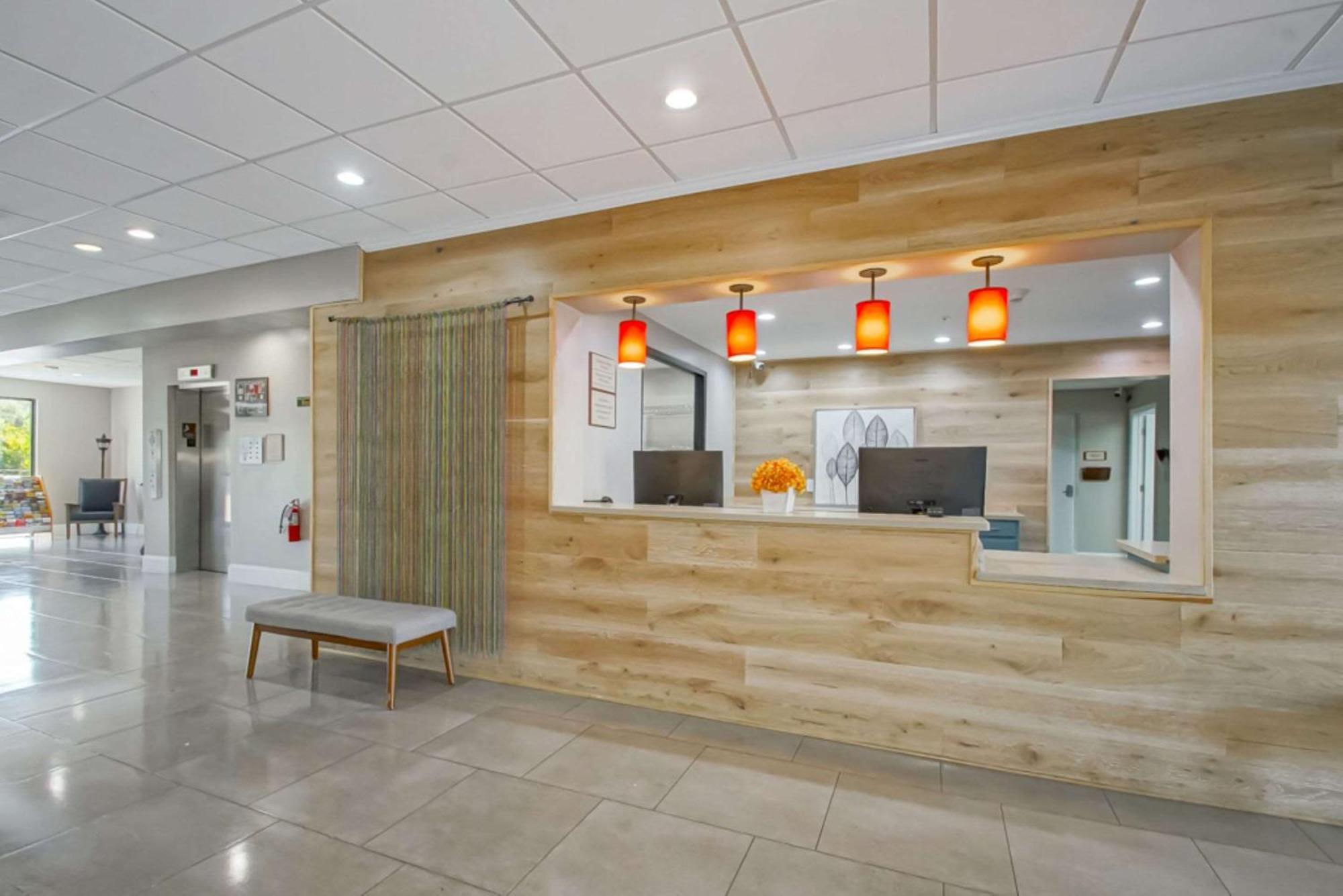 Hotel Country & By Radisson, I-10 East, La New Orleans