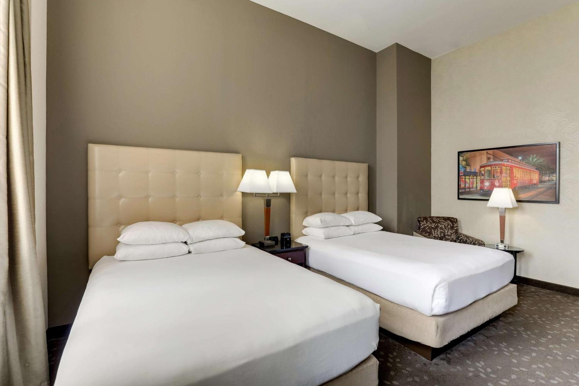 Hotel Drury Plaza 3*