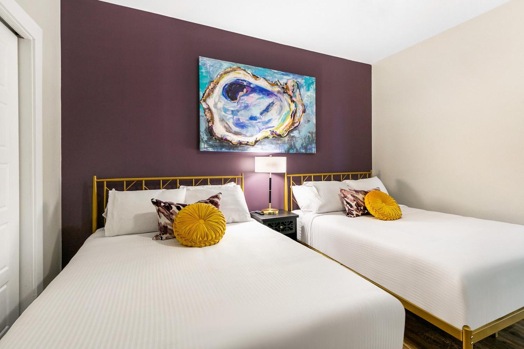 Festive 4br In The Heart Of Nola