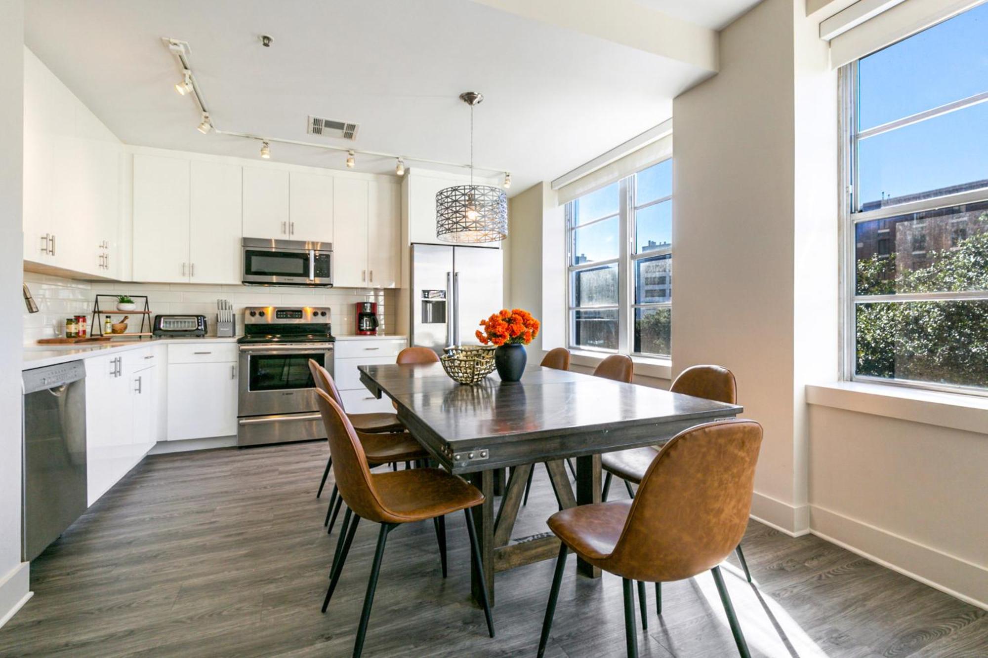 French Quarter Elegance 4-br Luxury Retreat In The Heart Of Nola Apartment