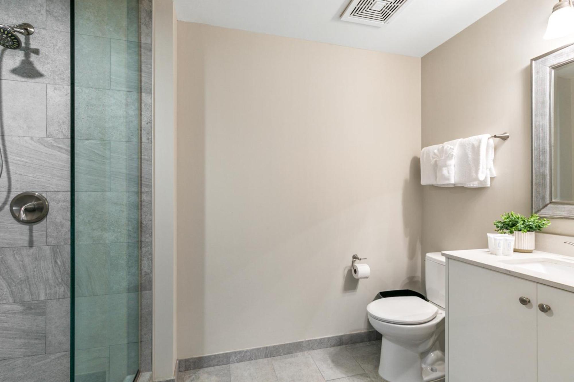 French Quarter Elegance 4-br Luxury Retreat In The Heart Of Nola Apartment