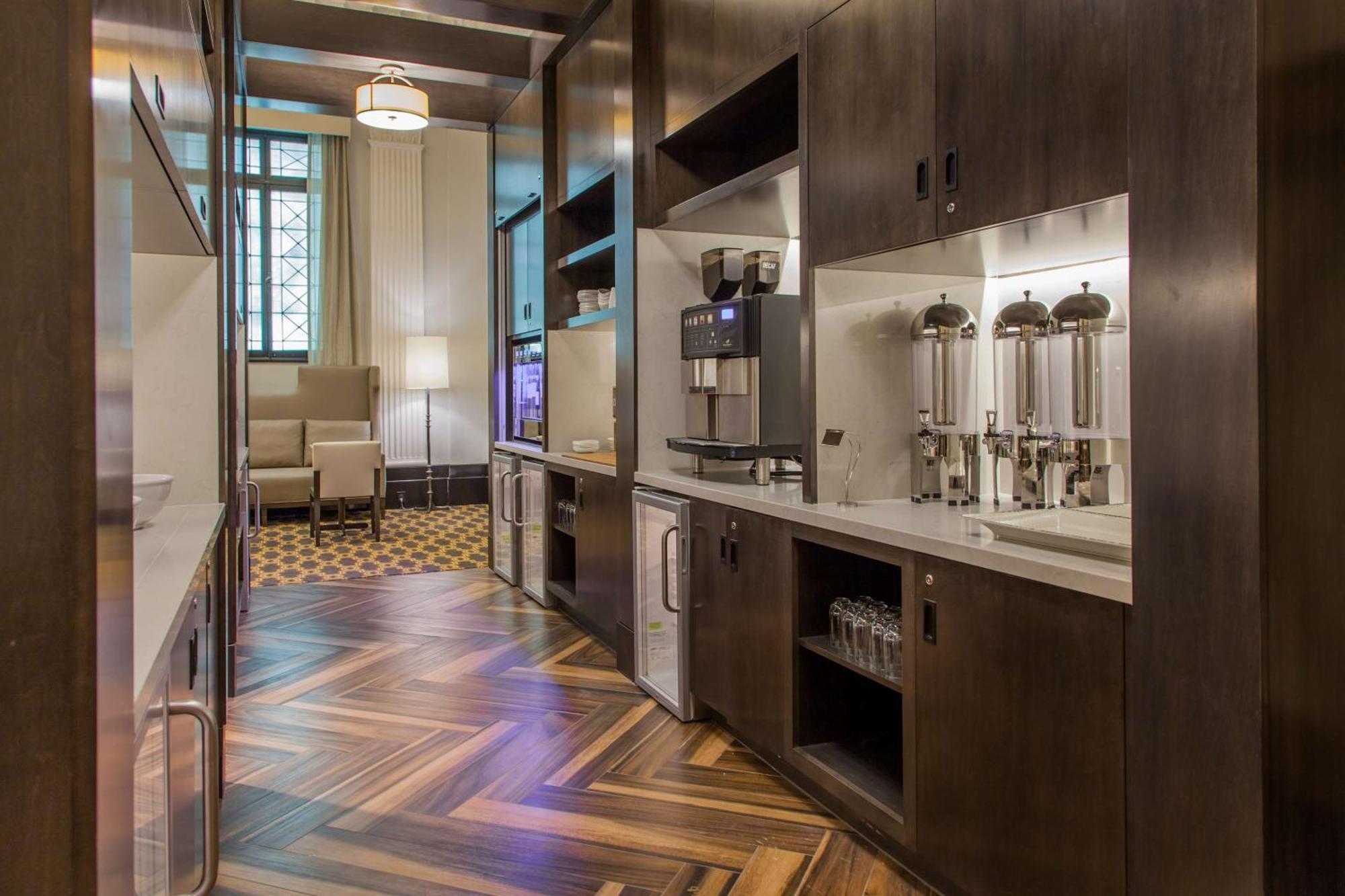 Hilton / St. Charles Avenue Hotel