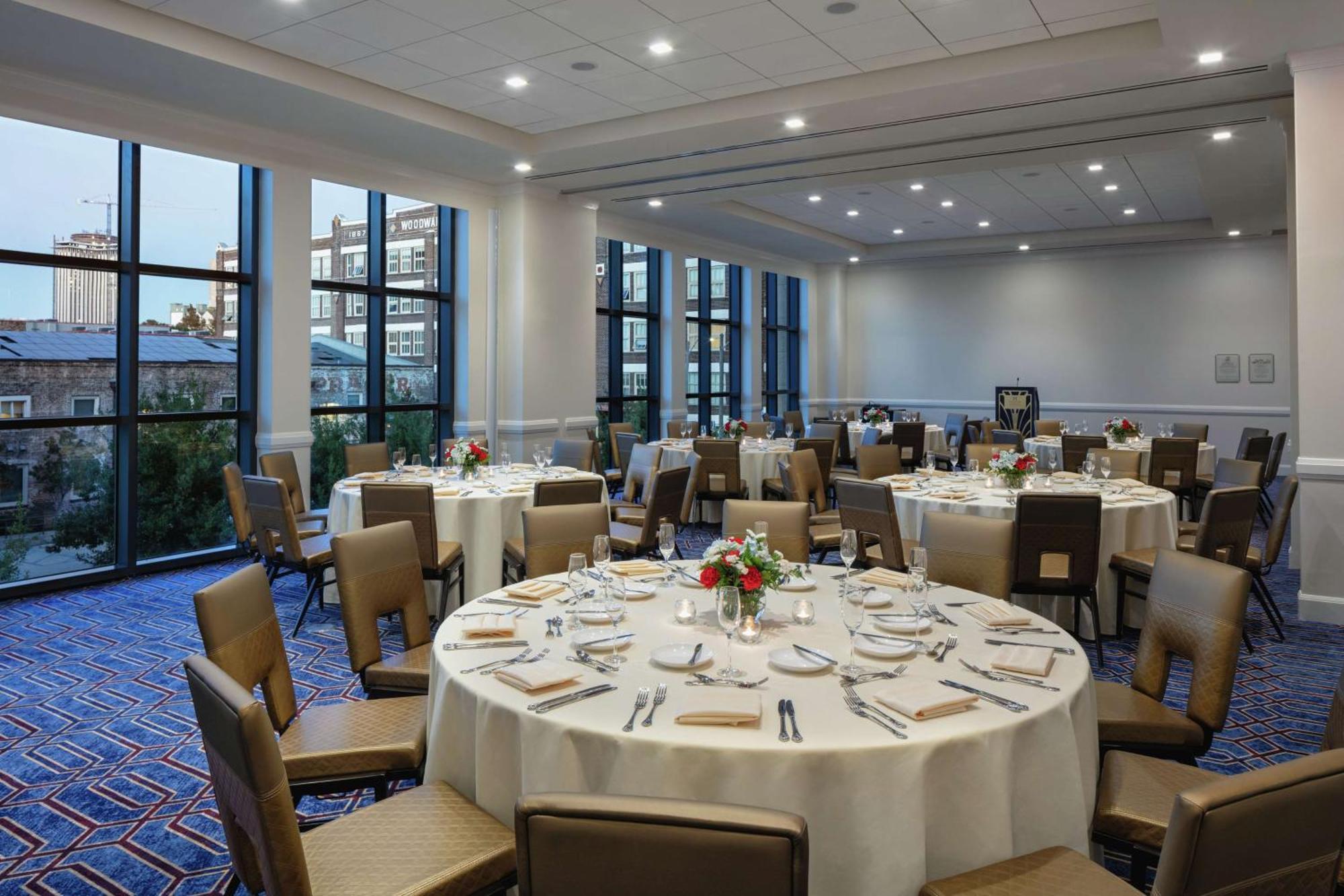 The Higgins New Orleans, Curio Collection By Hilton Hotel New Orleans
