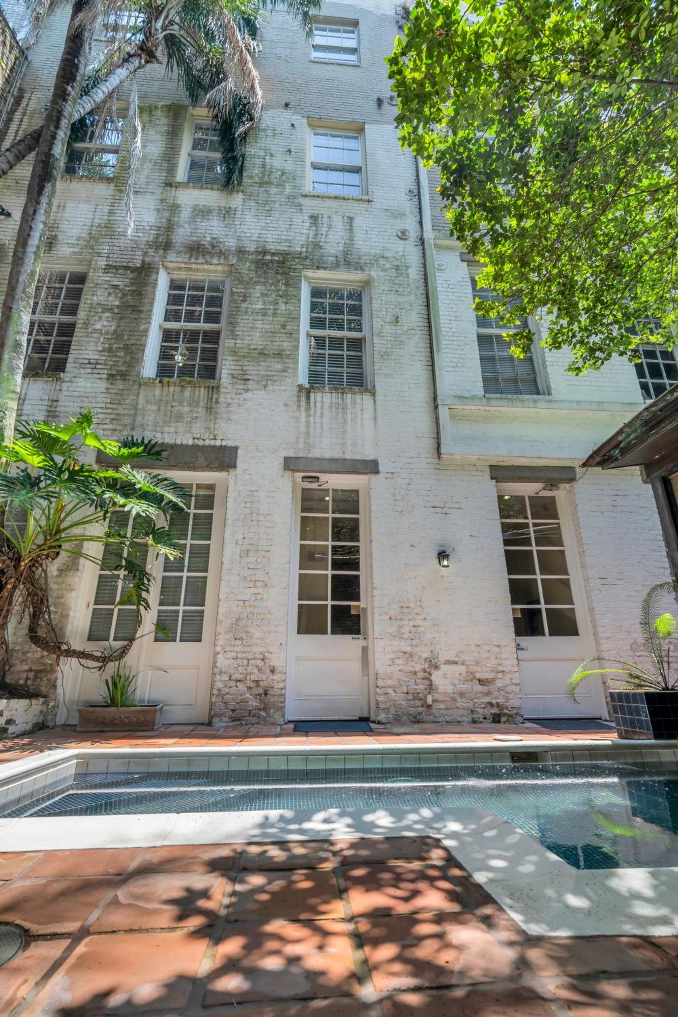 De L'eau Vive New Orleans