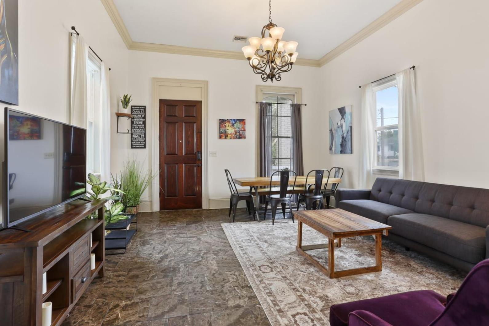 3bd Steps To Saint Charles Gated Parking New Orleans