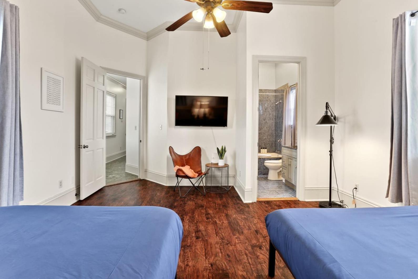 3bd Steps To Saint Charles Gated Parking Holiday home *