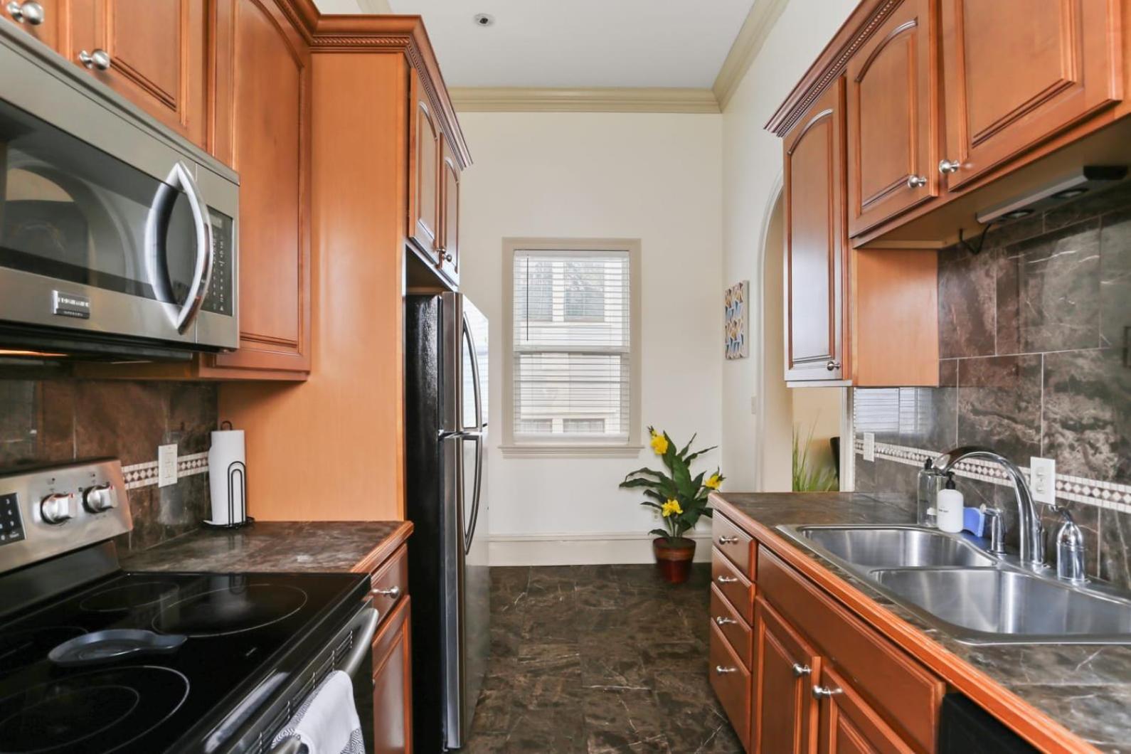 Holiday home 3bd Steps To Saint Charles Gated Parking New Orleans