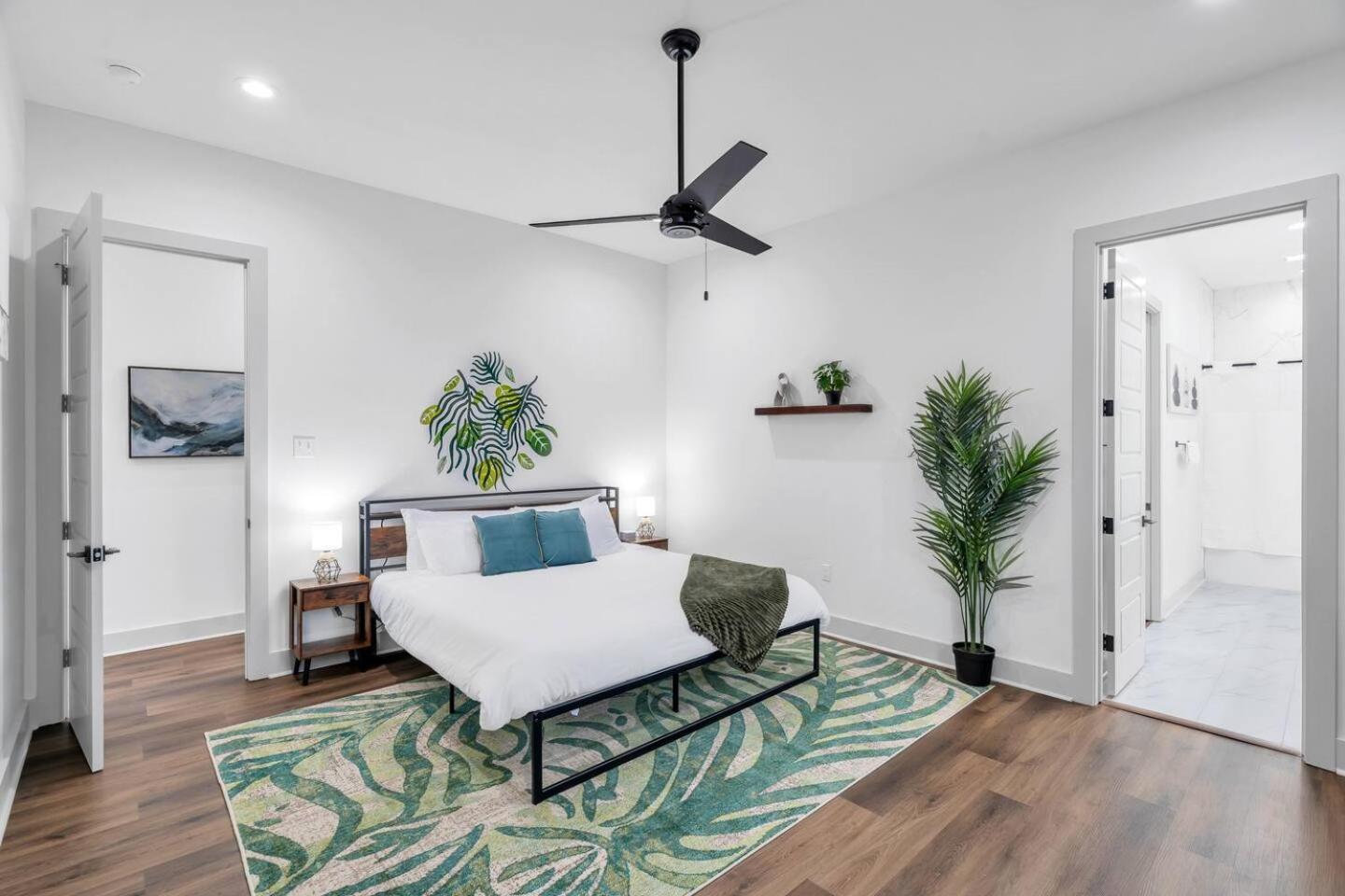 Mid-city 3 King Br W Fire Pit & Parking *