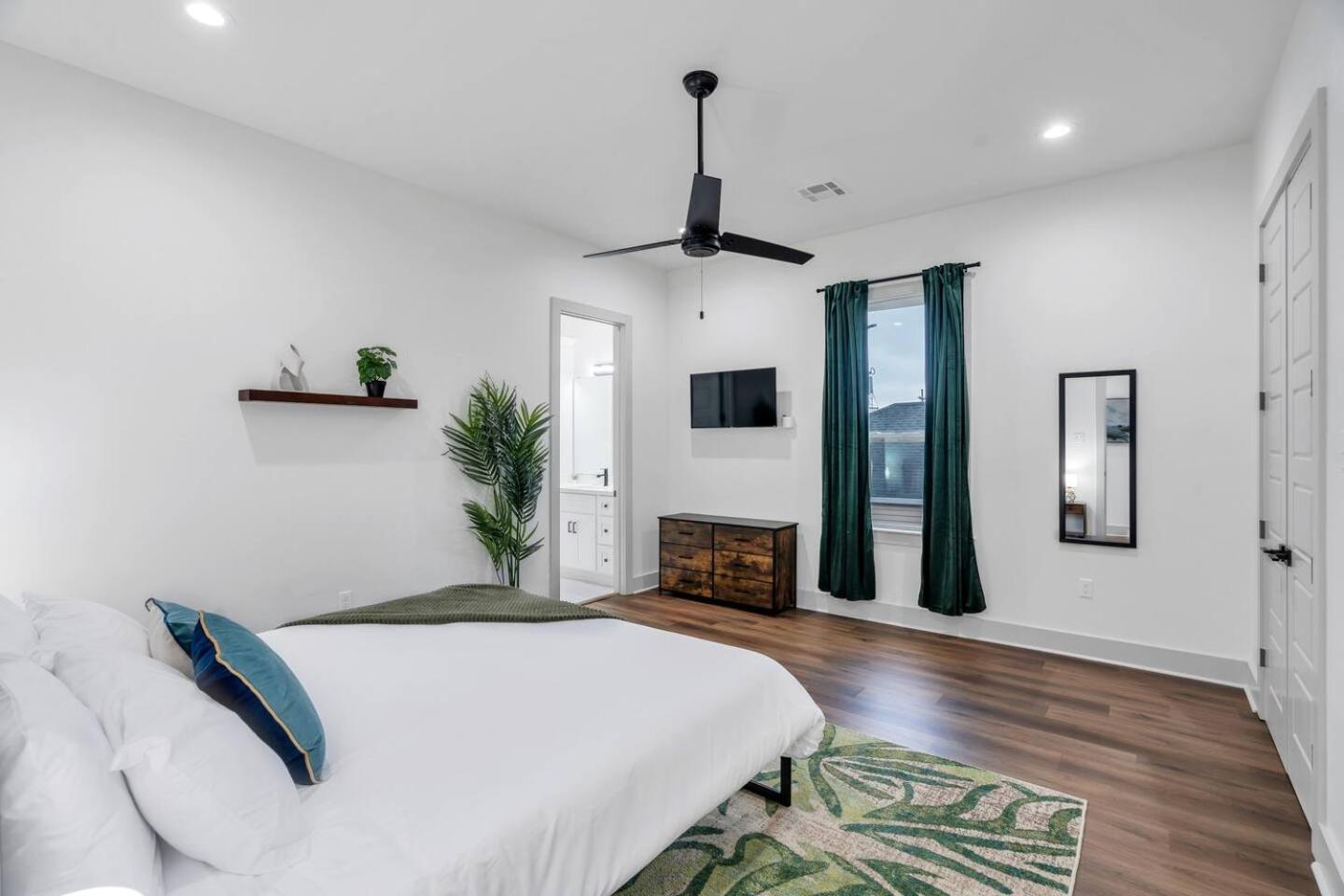 Mid-city 3 King Br W Fire Pit & Parking New Orleans