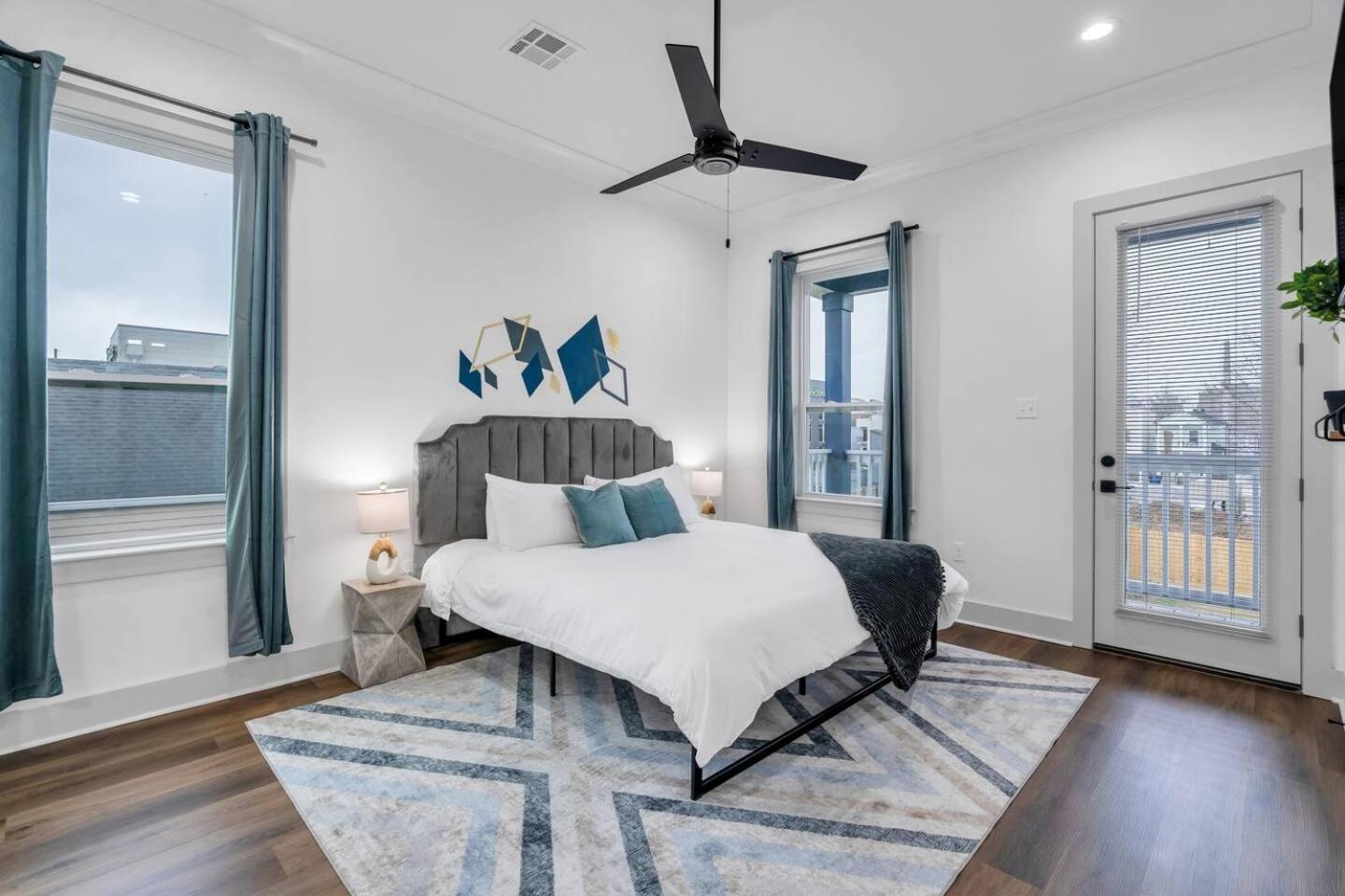 Holiday home Mid-city 3 King Br W Fire Pit & Parking