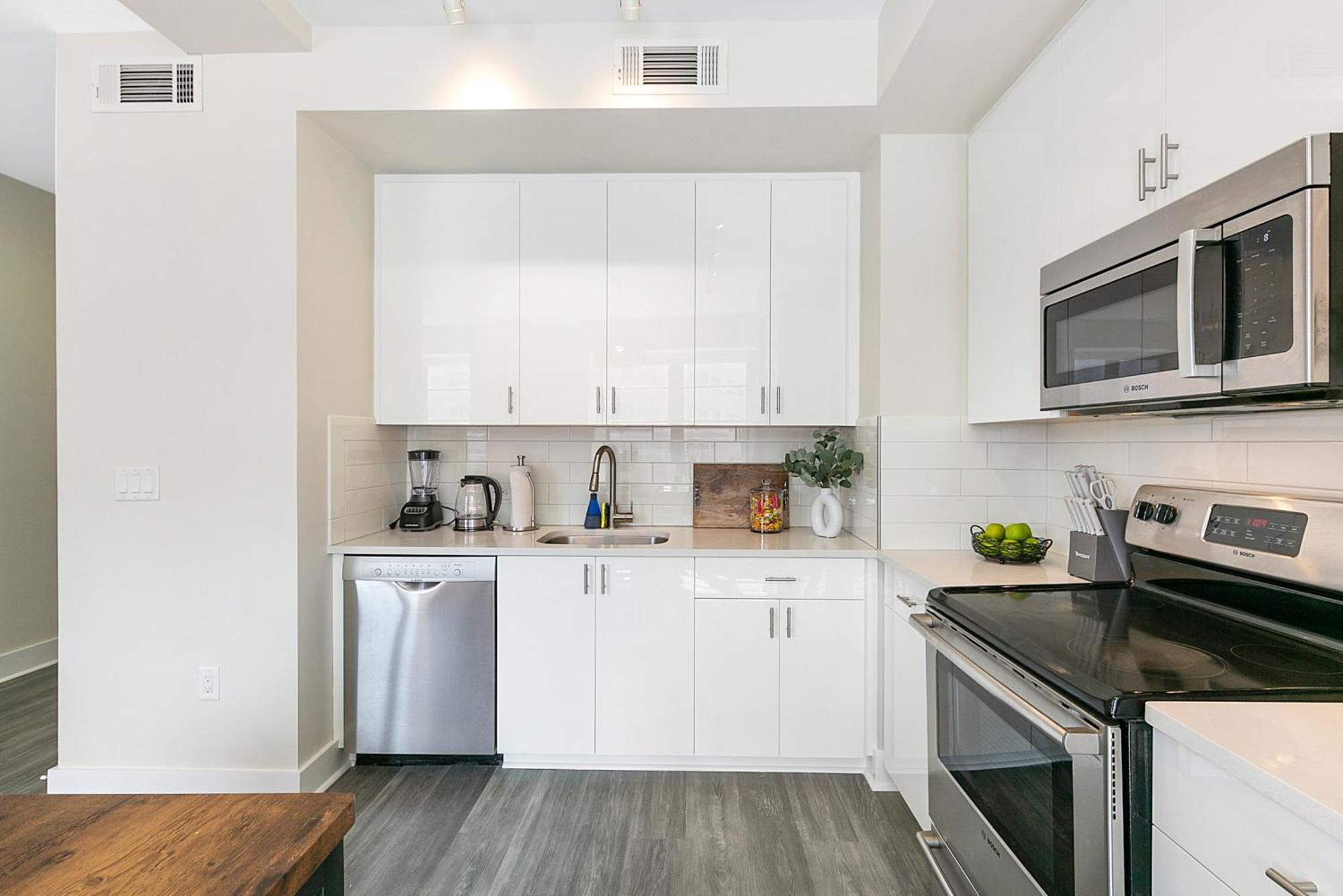 Nola Charm - Luxury 4-bed Retreat Steps From French Quarter Apartment