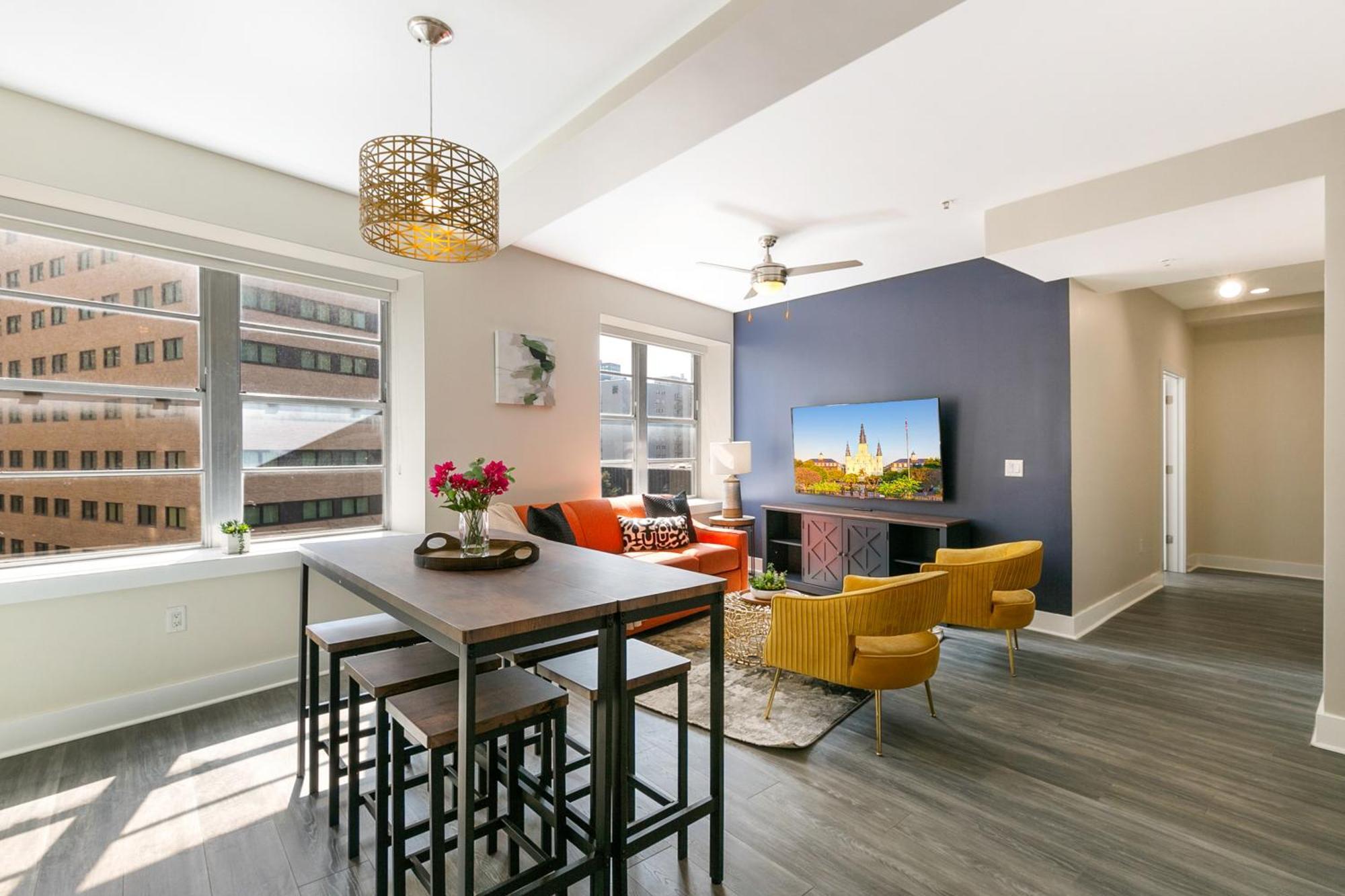 Nola Charm - Luxury 4-bed Retreat Steps From French Quarter Apartment *