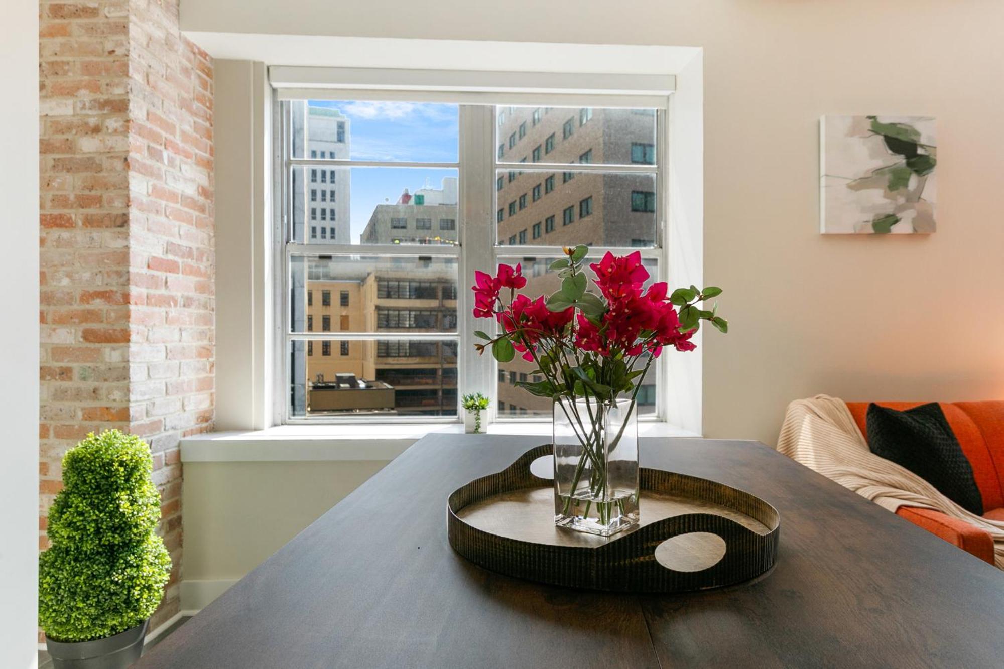 Nola Charm - Luxury 4-bed Retreat Steps From French Quarter Apartment *