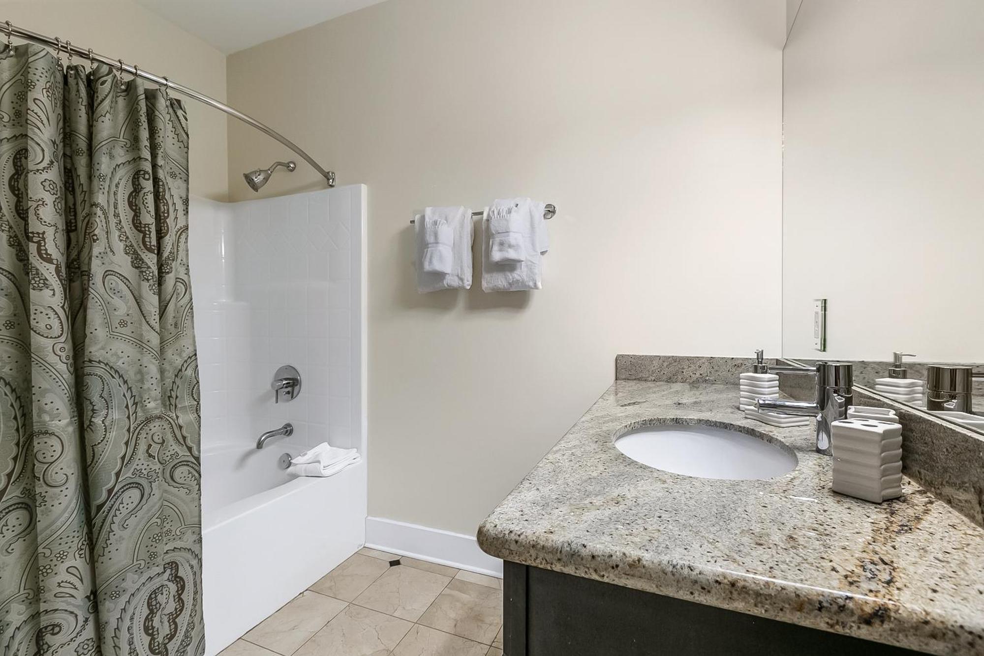 Apartment Spacious Steps Away From French Quarter