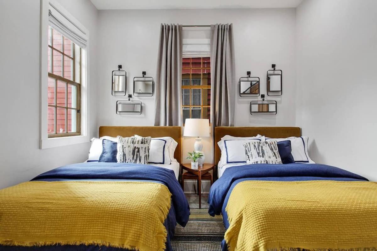 Designer Walking Distance To The French Quarter's Holiday home