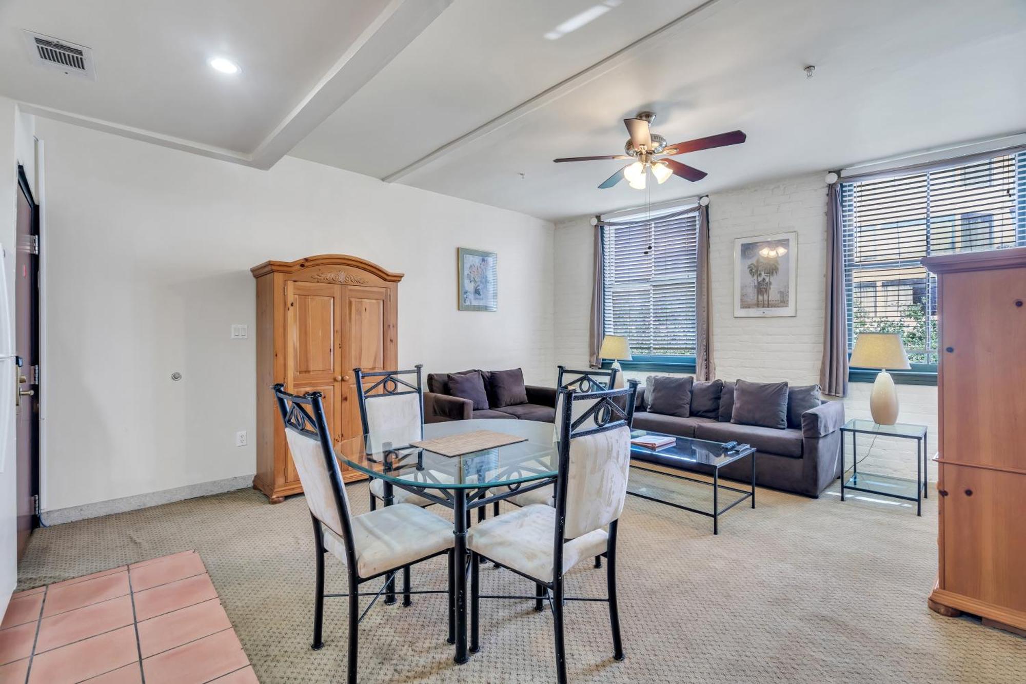 De L'eau Vive Hotel New Orleans