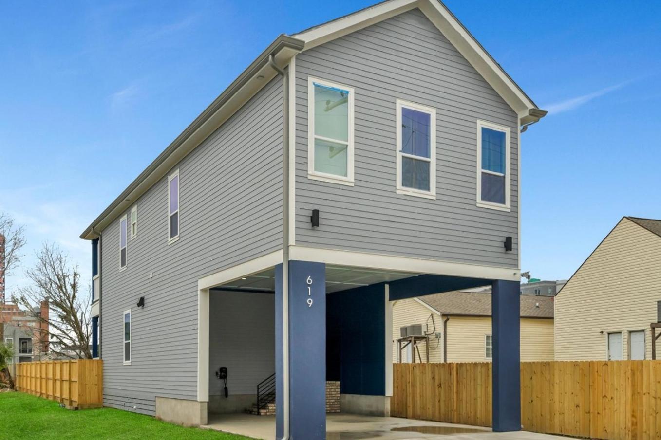 Mid-city 3 King Br W Fire Pit & Parking