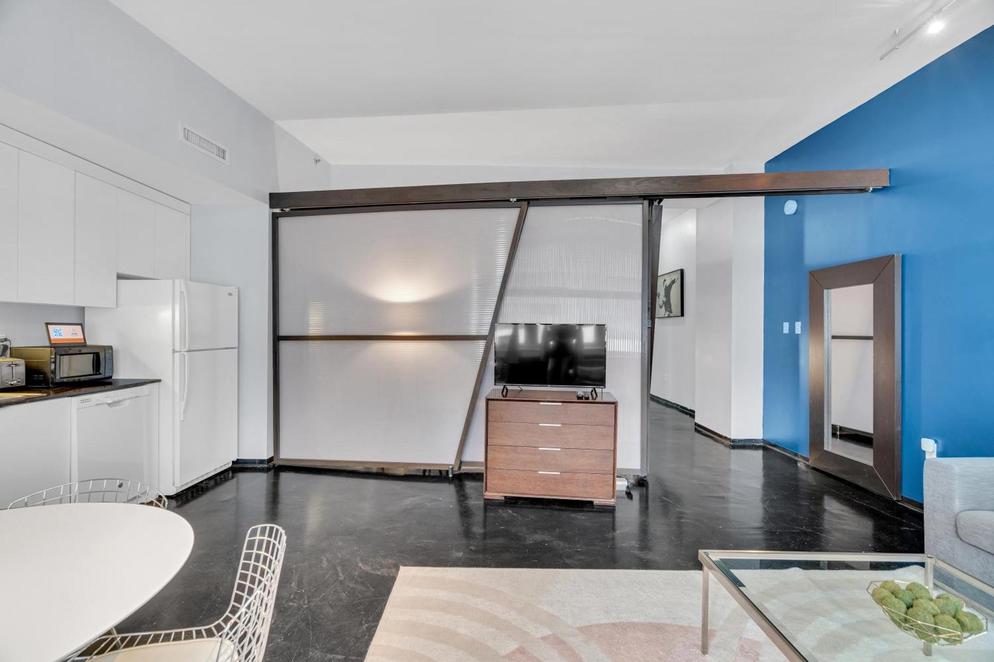 Condo W Rooftop Gym By Canal St Holiday home