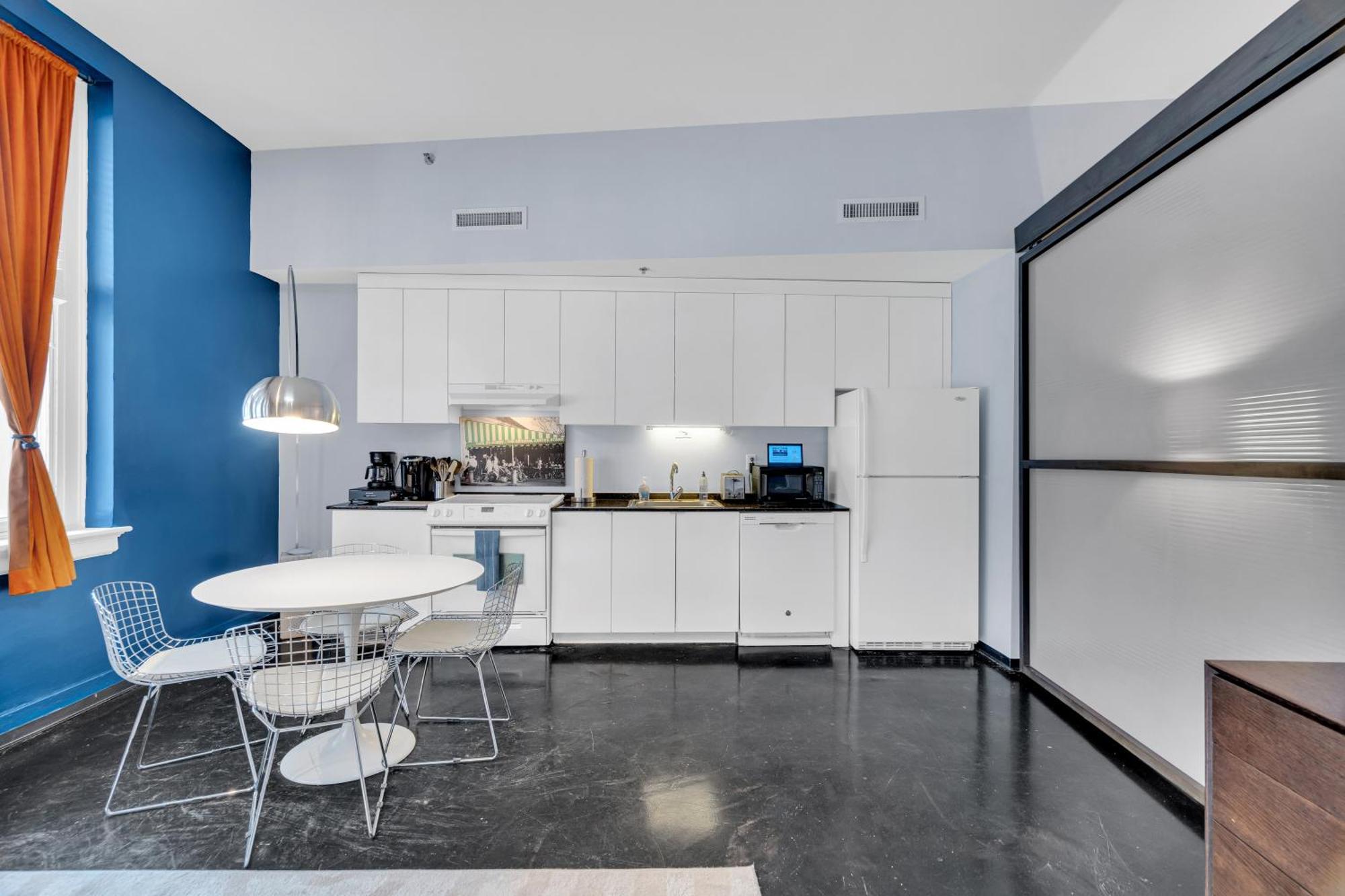 Condo W Rooftop Gym By Canal St Holiday home